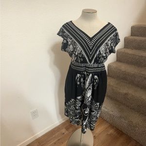 👗 Black And White V-neck Dress